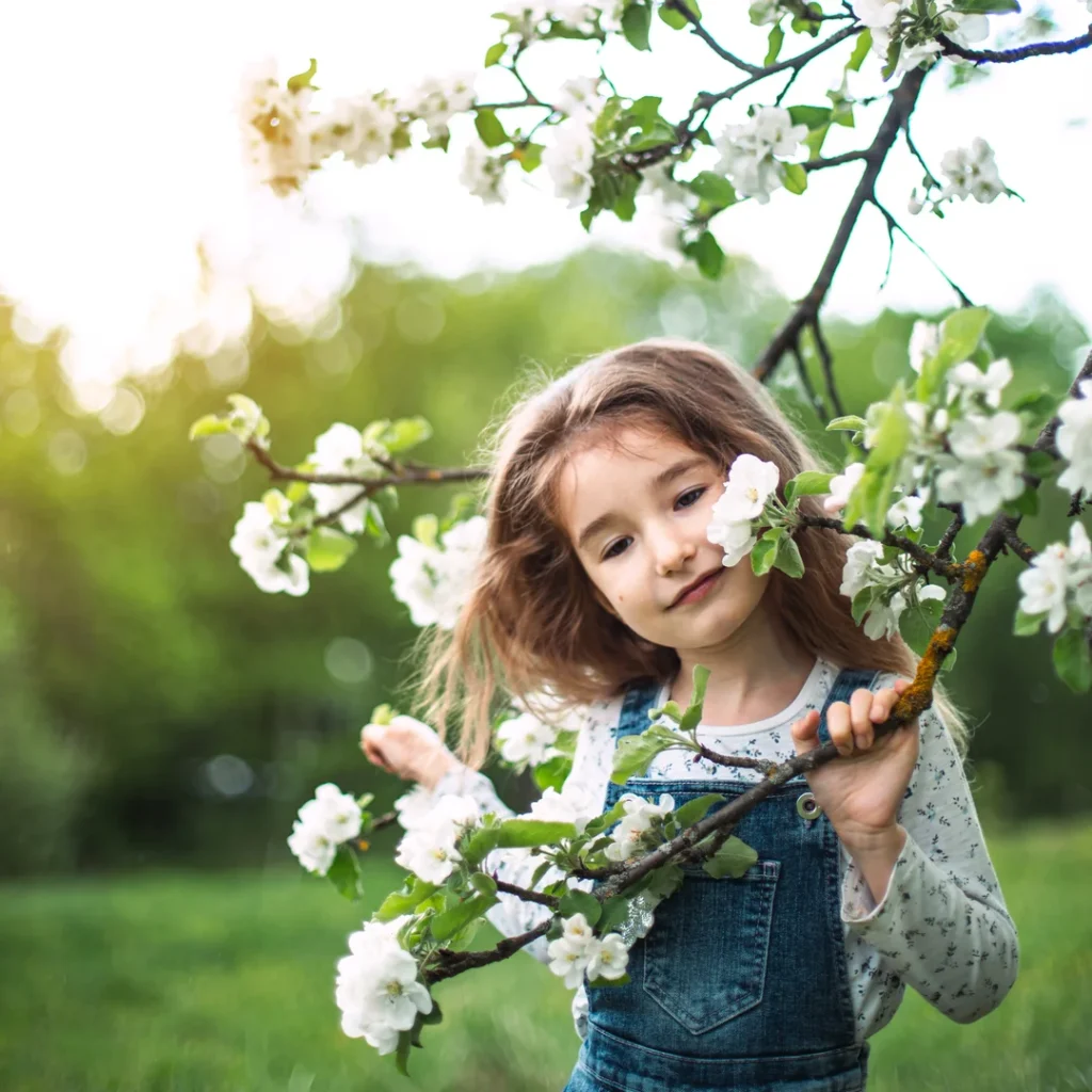 10 Best Mindfulness Activities for Kids: Fun & Easy Ways to Teach Calm 3 Five senses mindfulness game for children in nature.